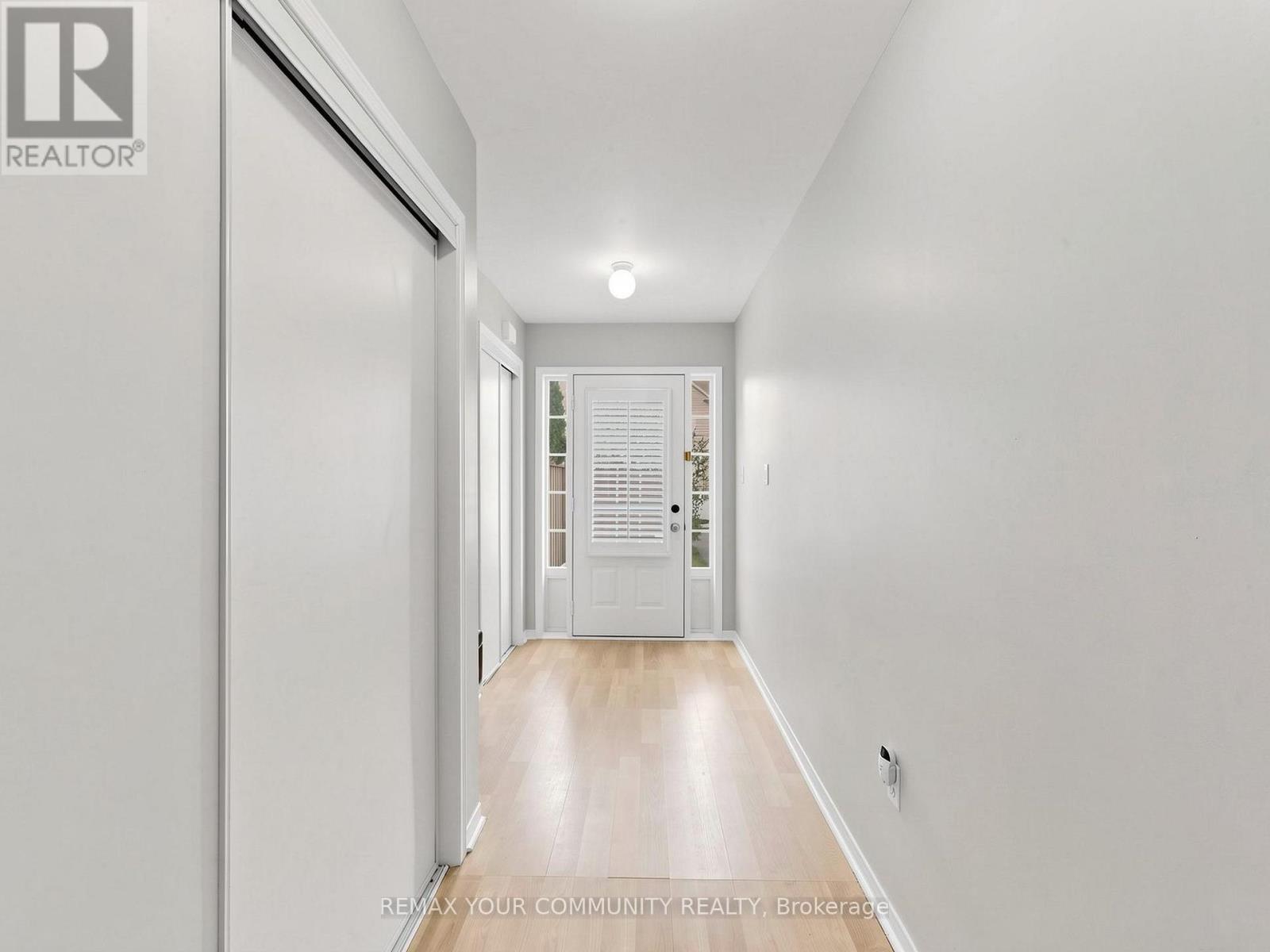 2327 Sutton Drive, Burlington, Ontario  L7L 6Y9 - Photo 6 - W13052756