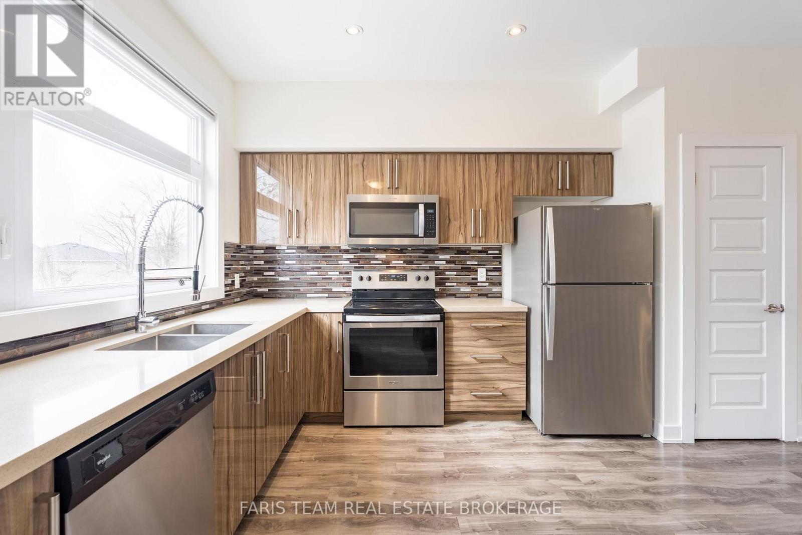 52 - 540 Essa Road, Barrie, Ontario  L4N 9E5 - Photo 4 - S13052144