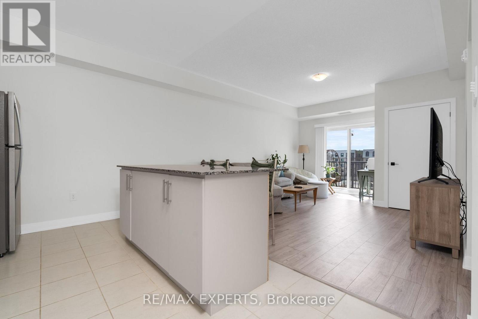 405 - 1 Chef Lane, Barrie, Ontario  L9J 0T1 - Photo 7 - S13054926