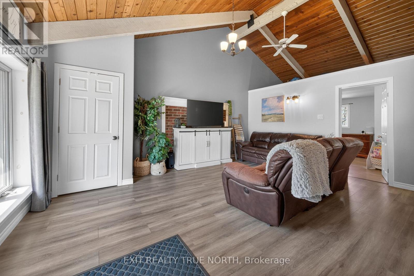 70 Knox Road W, Wasaga Beach, Ontario  L9Z 2A8 - Photo 3 - S13055020