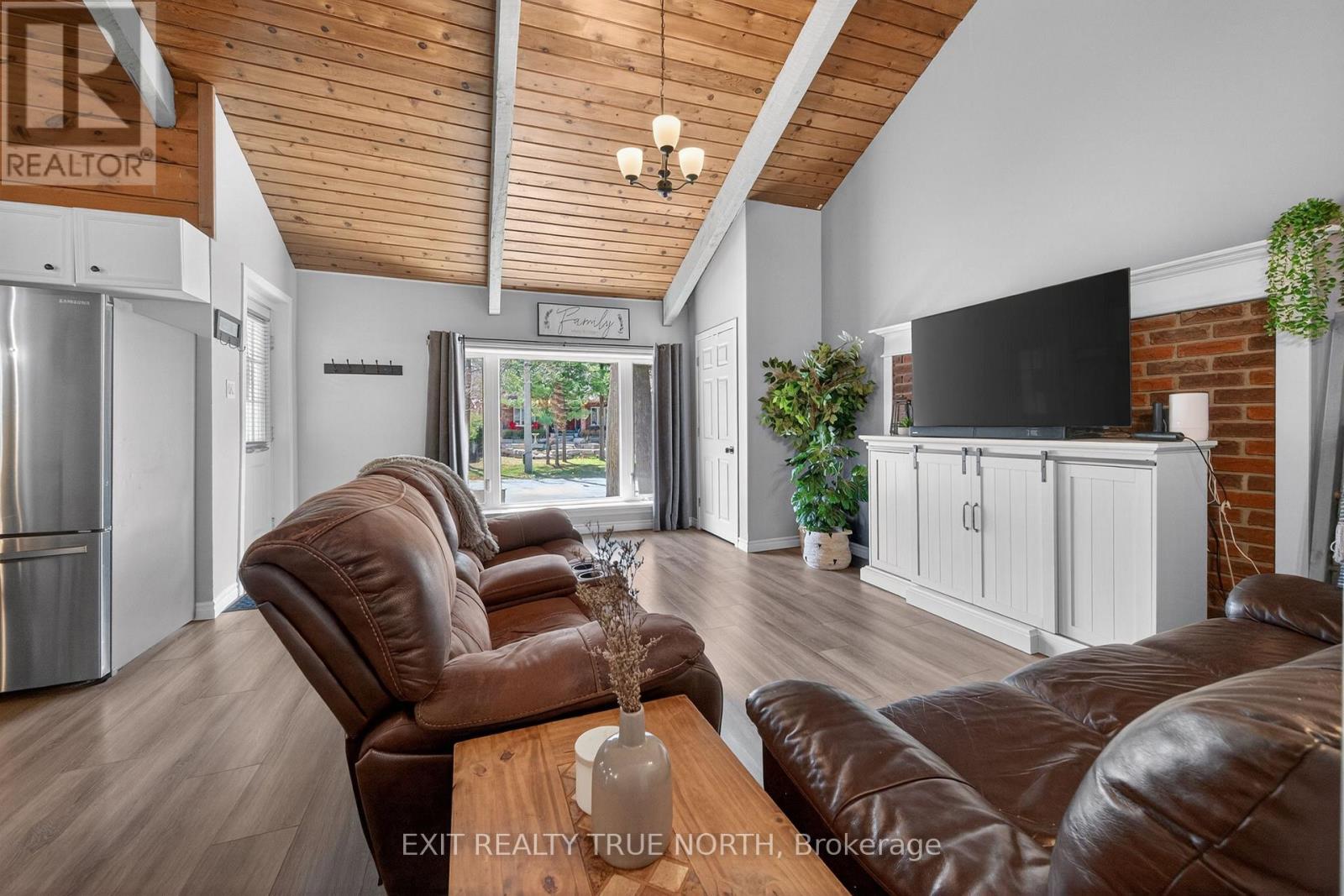 70 Knox Road W, Wasaga Beach, Ontario  L9Z 2A8 - Photo 5 - S13055020