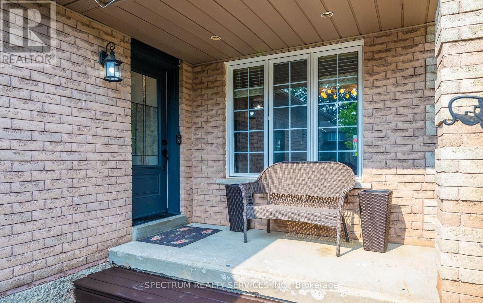 54 Northview Crescent, Barrie, Ontario  L4N 9T4 - Photo 3 - S13055030