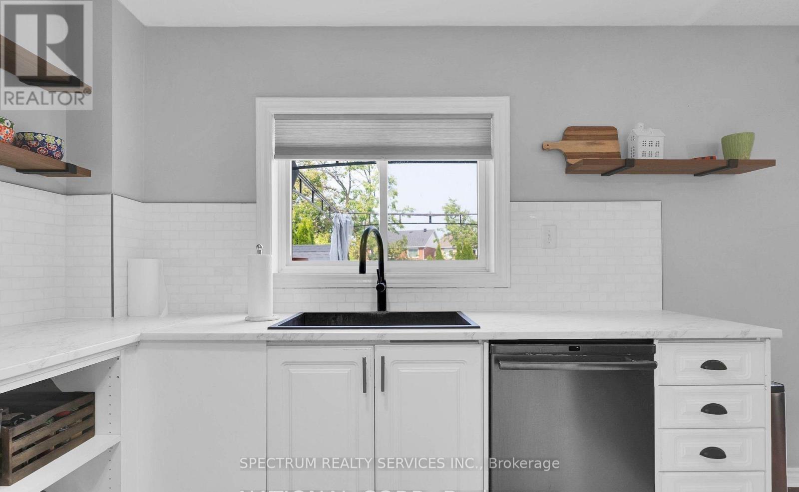 54 Northview Crescent, Barrie, Ontario  L4N 9T4 - Photo 8 - S13055030