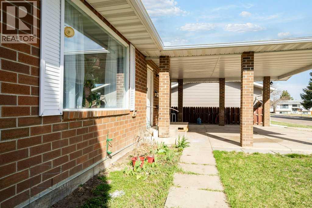 15 Currie Court Se, Medicine Hat, Alberta  T1B 1R8 - Photo 5 - A2304314