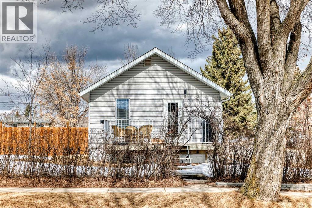5602 51 Avenue, Lacombe, Alberta  T4L 1K9 - Photo 2 - A2300758