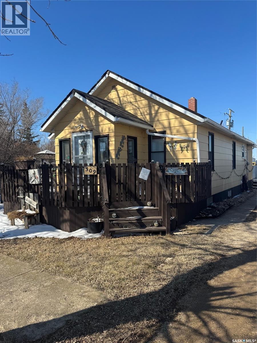 309 Main Street, Maymont, Saskatchewan  S0M 1T0 - Photo 1 - SK034203
