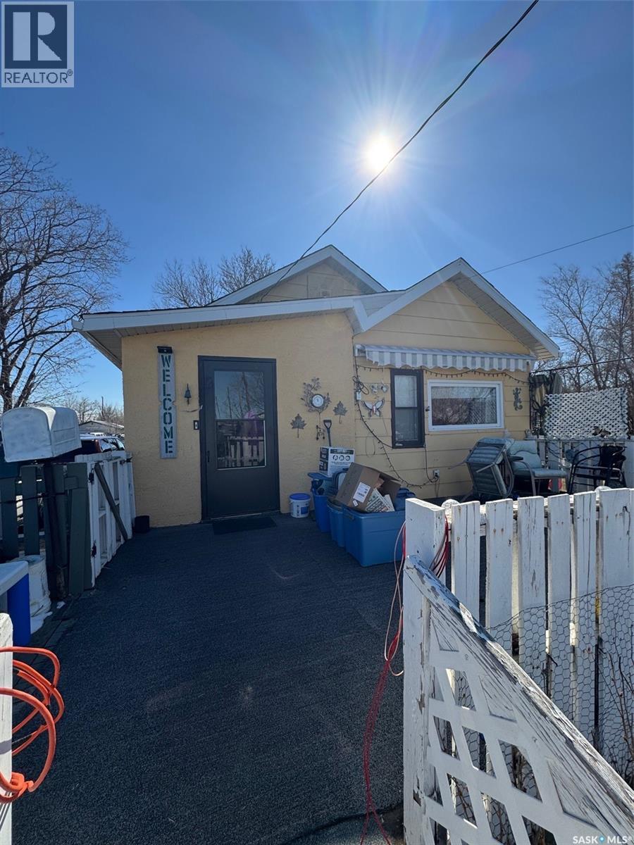 309 Main Street, Maymont, Saskatchewan  S0M 1T0 - Photo 2 - SK034203