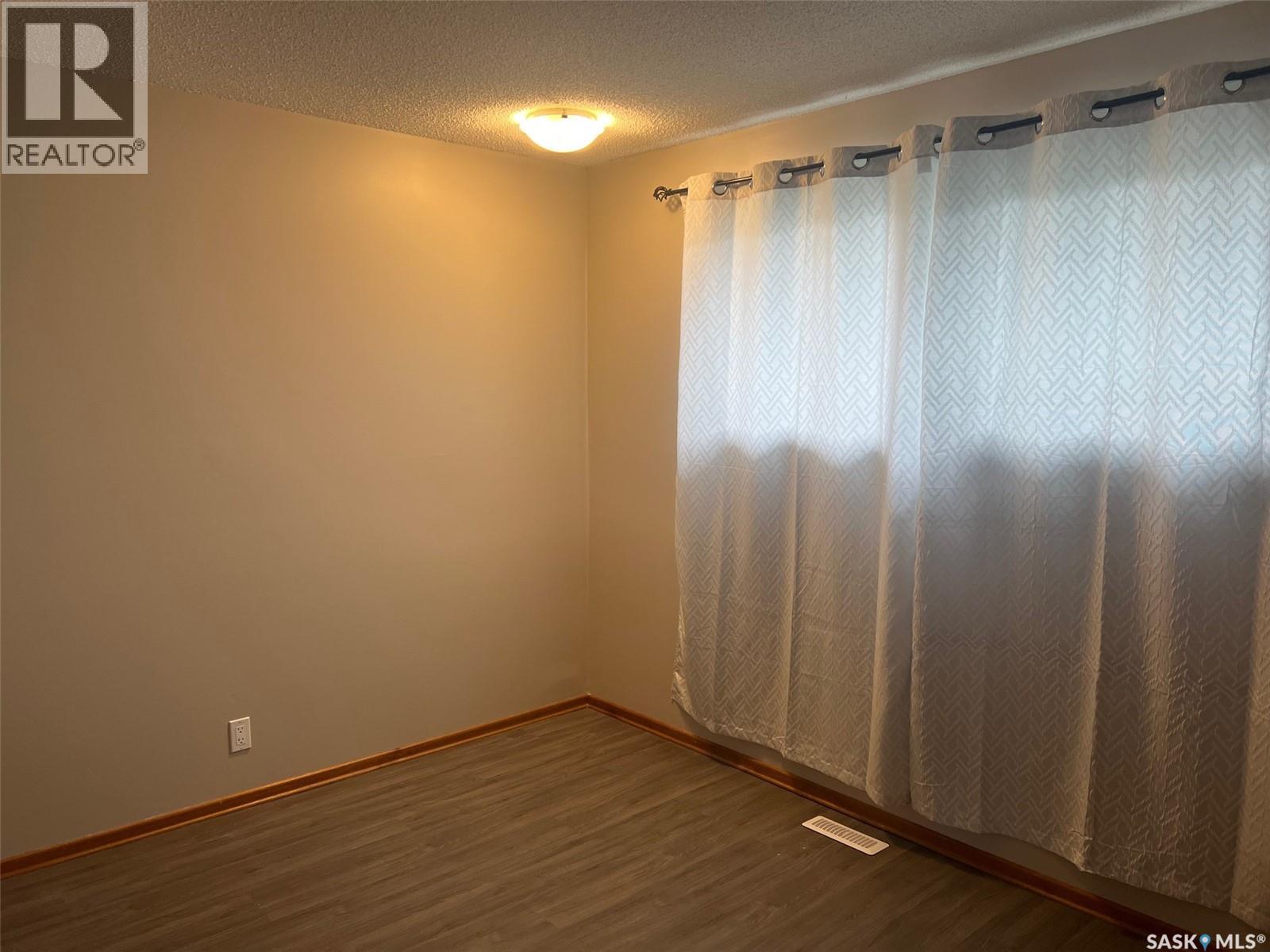 802 Princess Street, Regina, Saskatchewan  S4T 3X9 - Photo 12 - SK034174