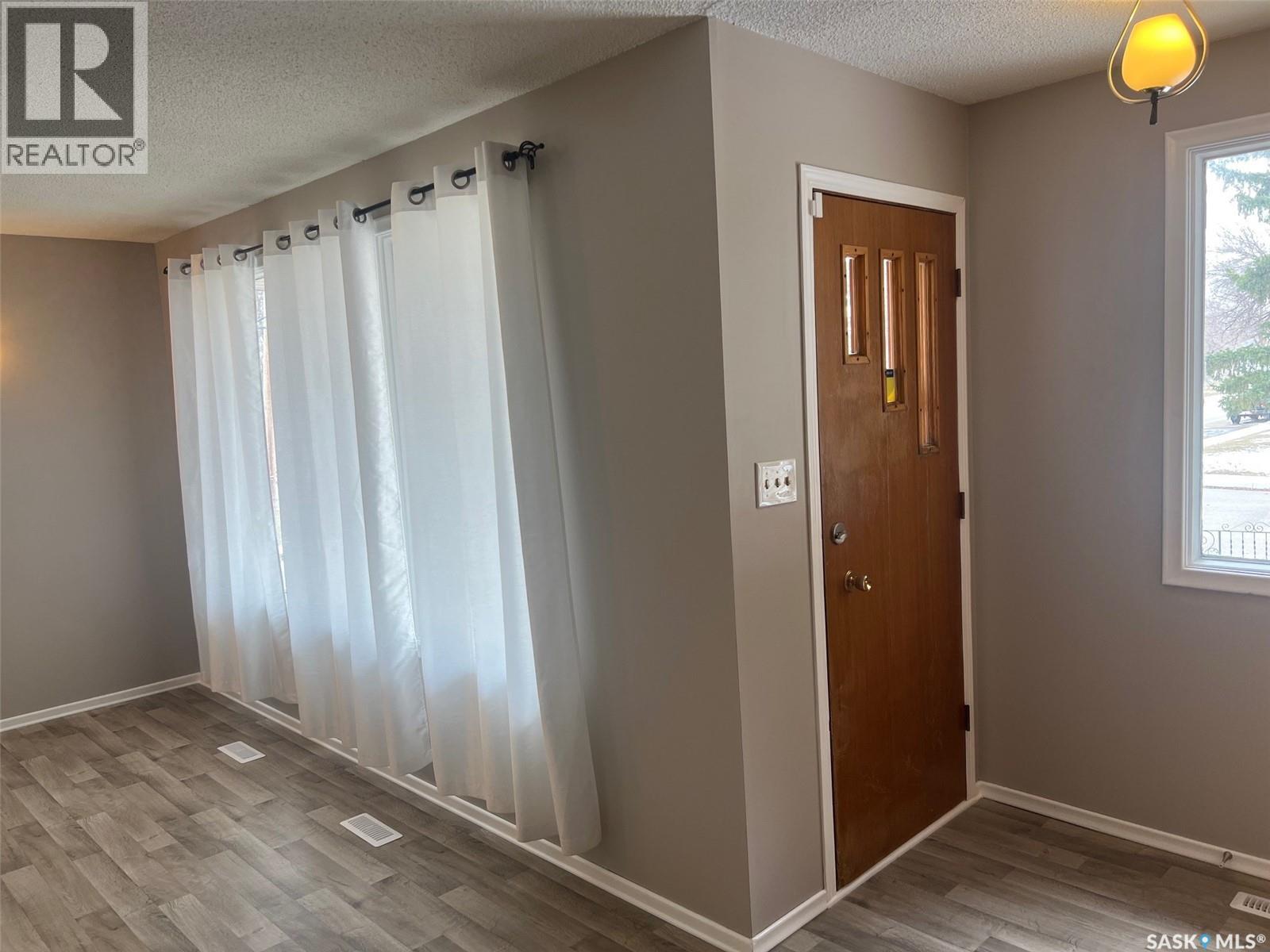 802 Princess Street, Regina, Saskatchewan  S4T 3X9 - Photo 2 - SK034174