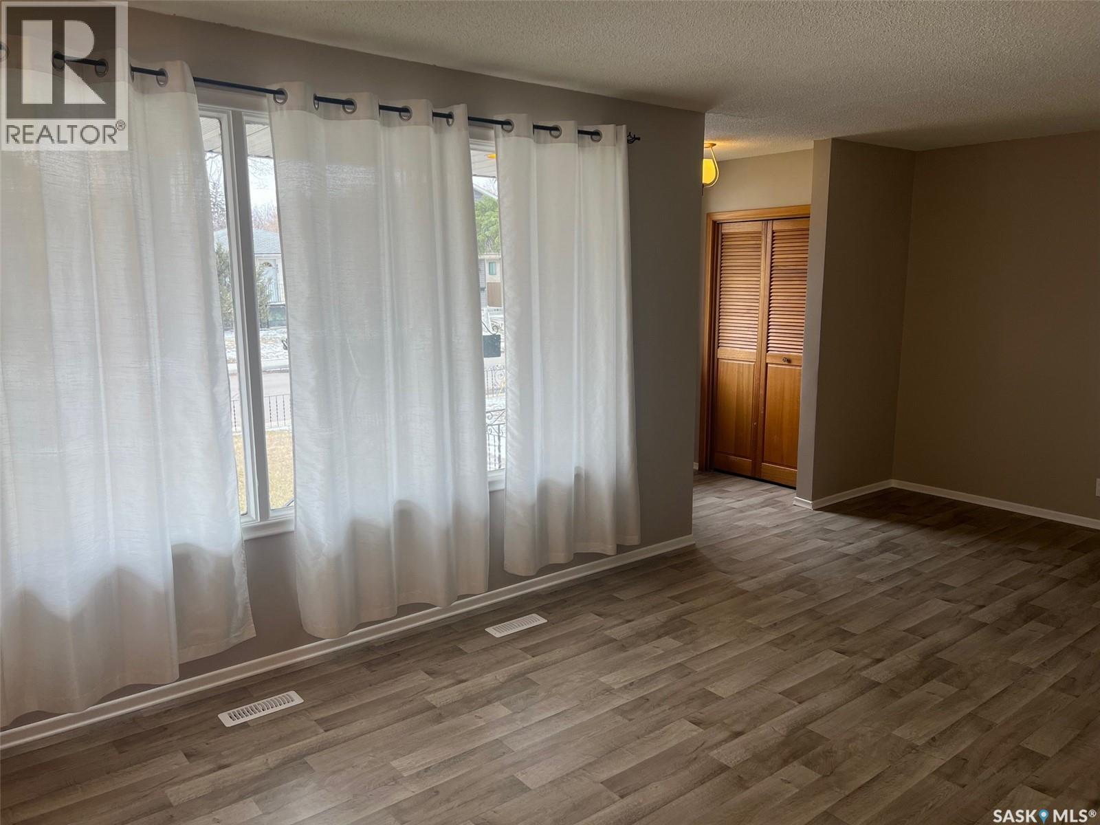 802 Princess Street, Regina, Saskatchewan  S4T 3X9 - Photo 5 - SK034174