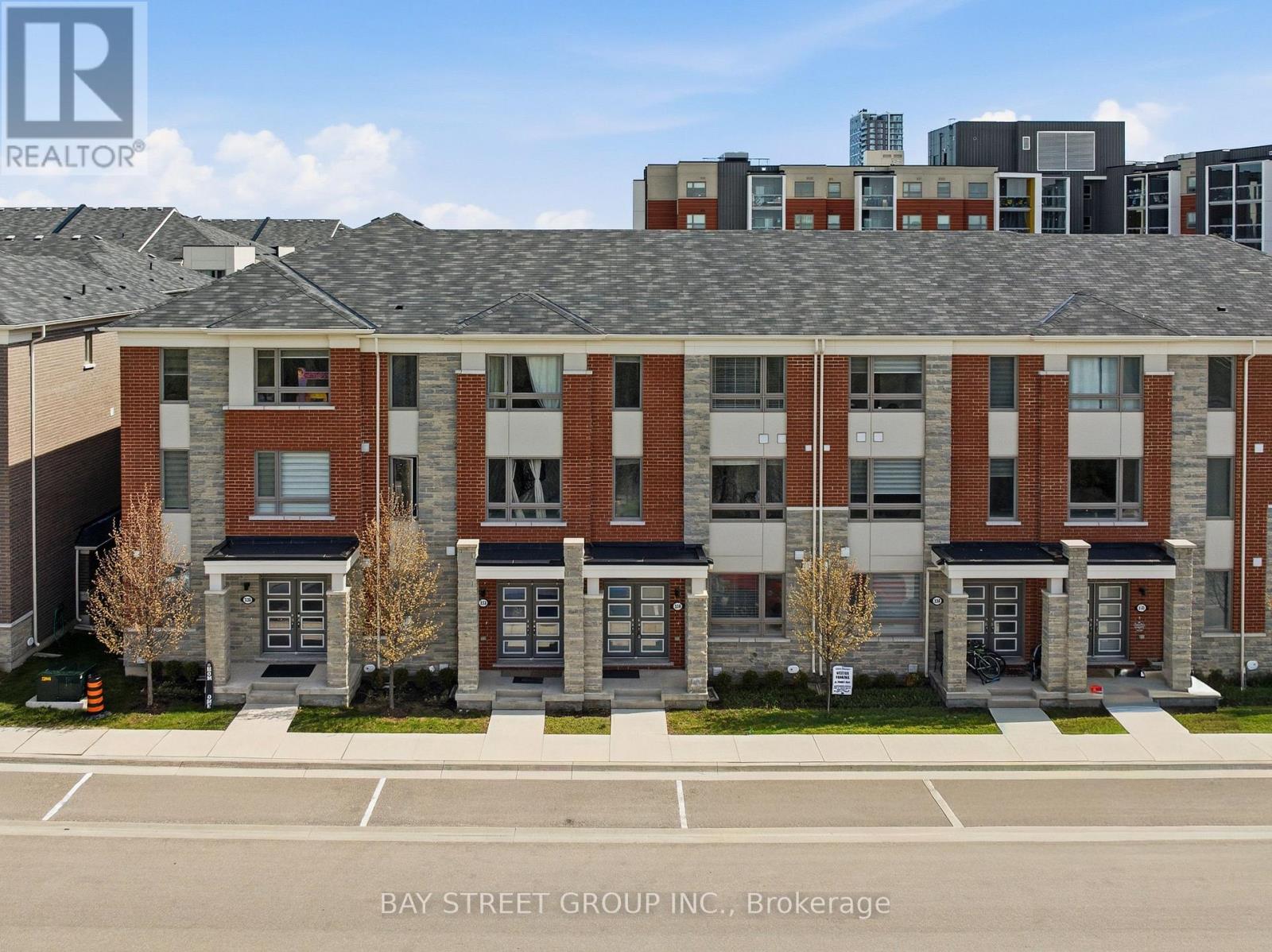 334 Lagerfeld Drive, Brampton, Ontario  L7A 5G8 - Photo 3 - W13054916