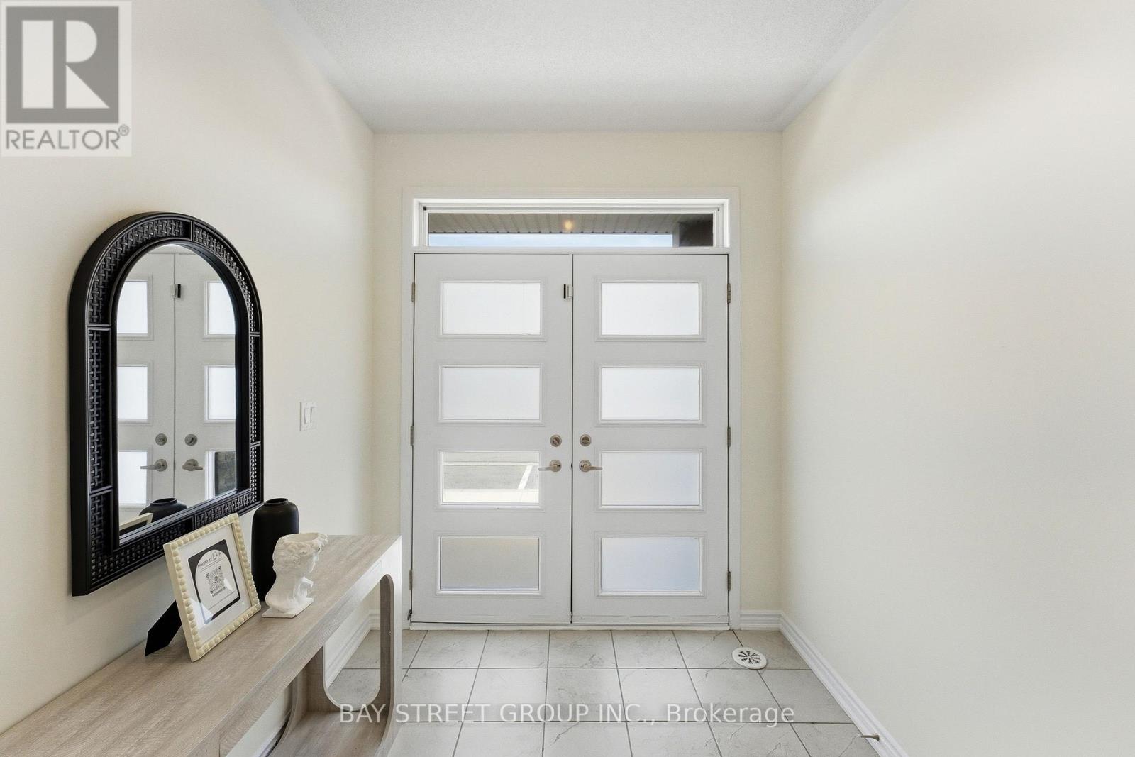 334 Lagerfeld Drive, Brampton, Ontario  L7A 5G8 - Photo 5 - W13054916