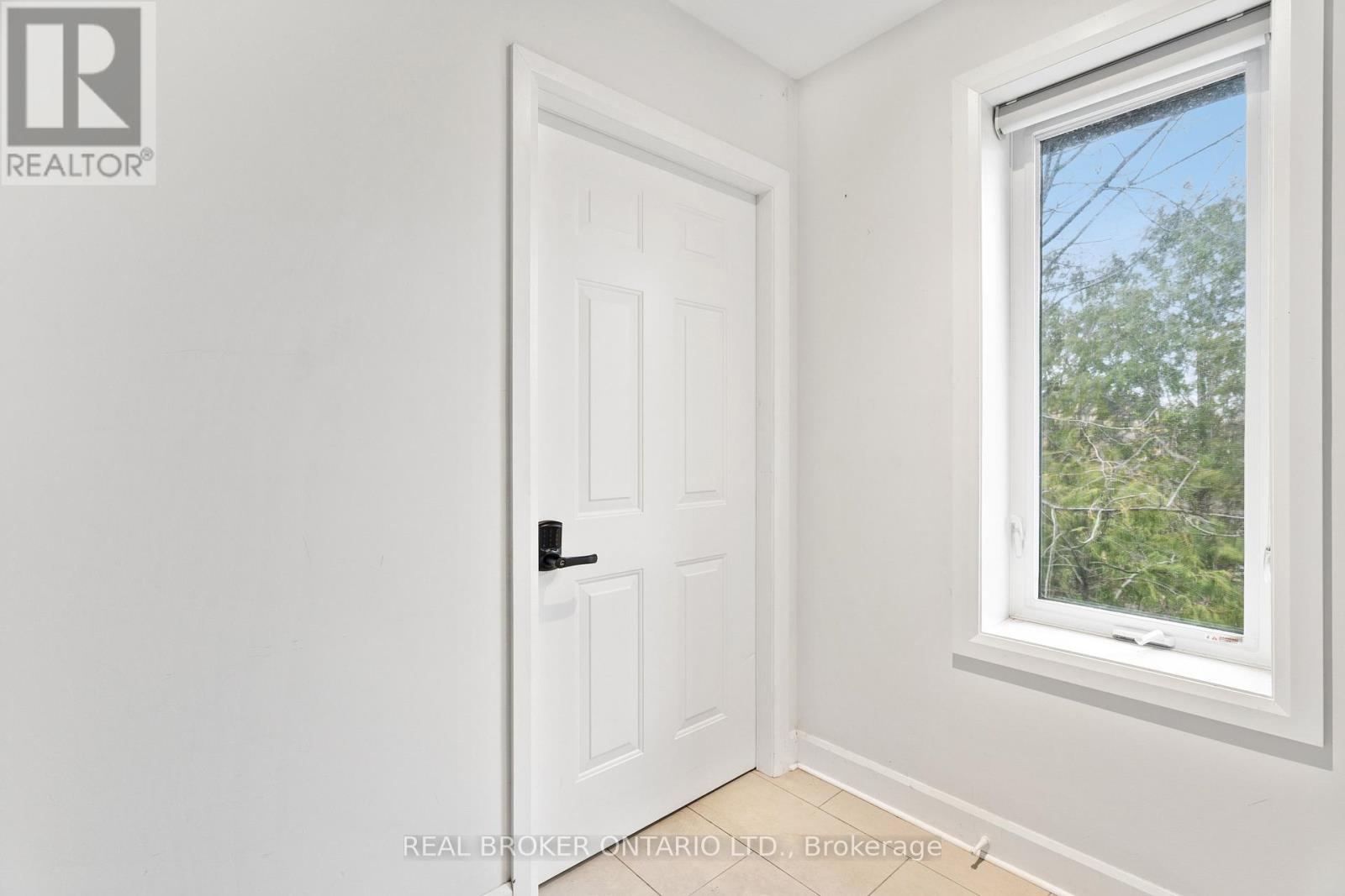 119 Tremaine Road, Milton (Mn Milton North), Ontario  L9T 2X1 - Photo 5 - W13055010