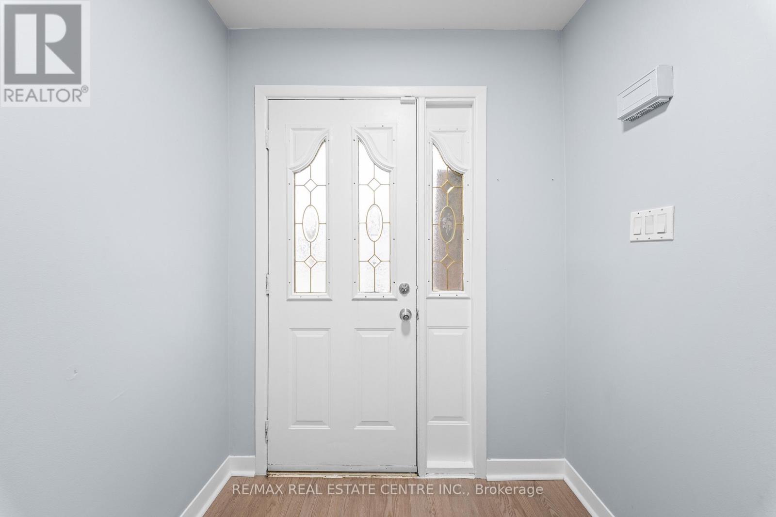 101 Griselda Crescent, Brampton, Ontario  L6S 1M4 - Photo 5 - W13055088