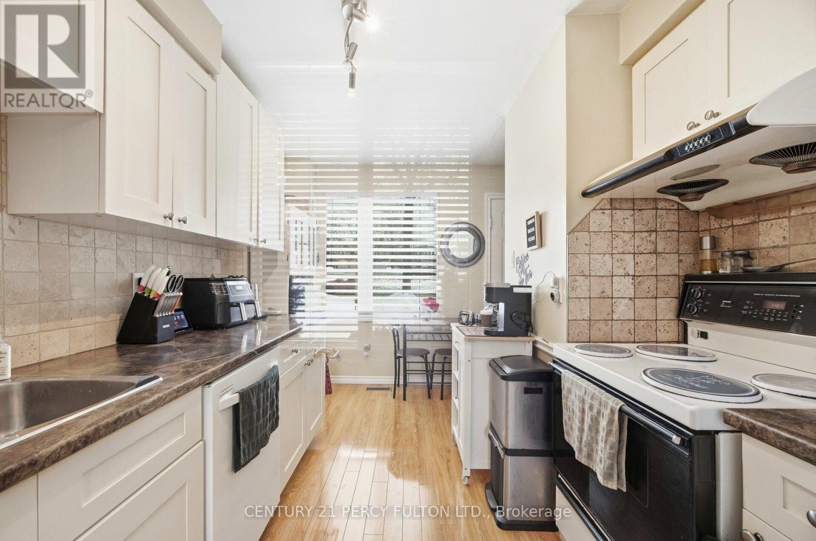 58 Marshall Crescent, Ajax, Ontario  L1T 2N9 - Photo 5 - E13052600