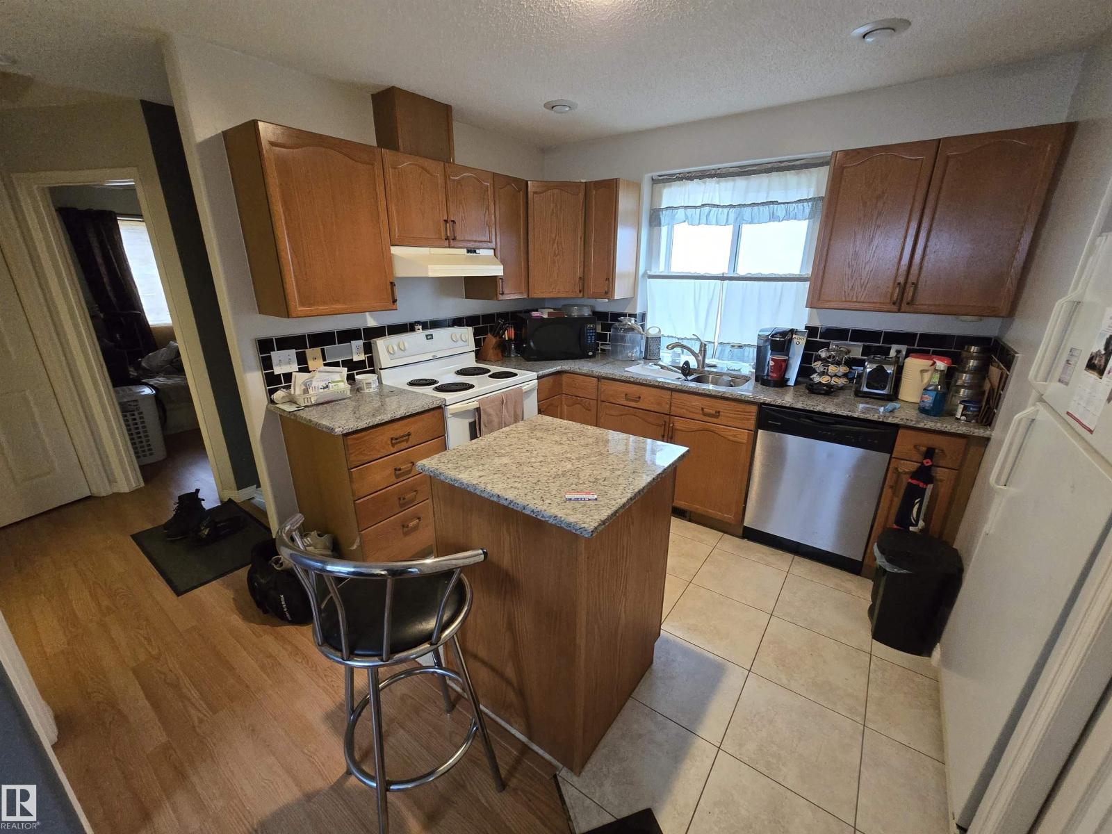 176 River Pt Nw, Edmonton, Alberta  T5A 4Y5 - Photo 5 - E4453864