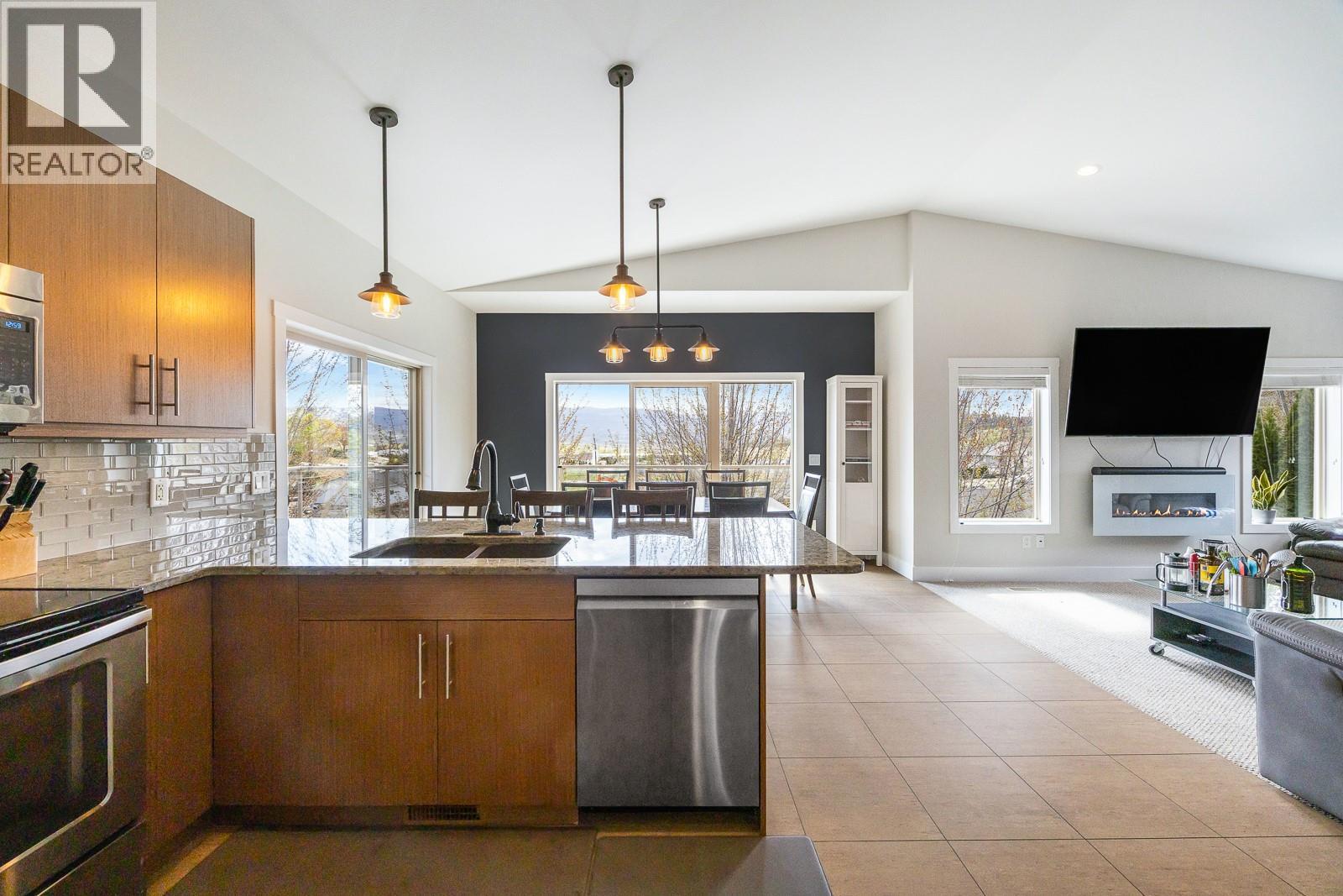 3007 Shetland Road, Kelowna, British Columbia  V1V 3A7 - Photo 3 - 10384895