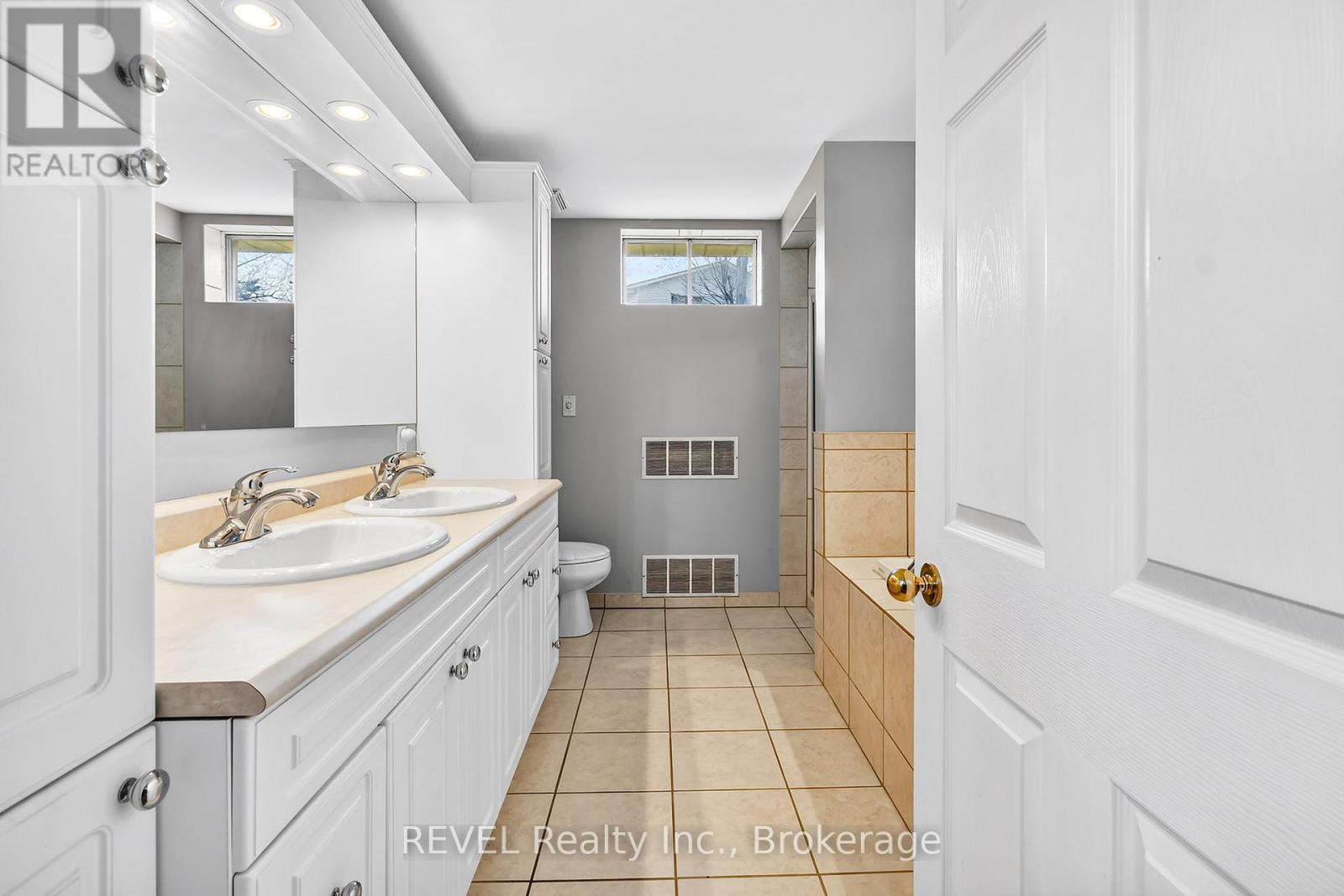 19 St George Court, Fort Erie, Ontario  L0S 1B0 - Photo 34 - X13055142