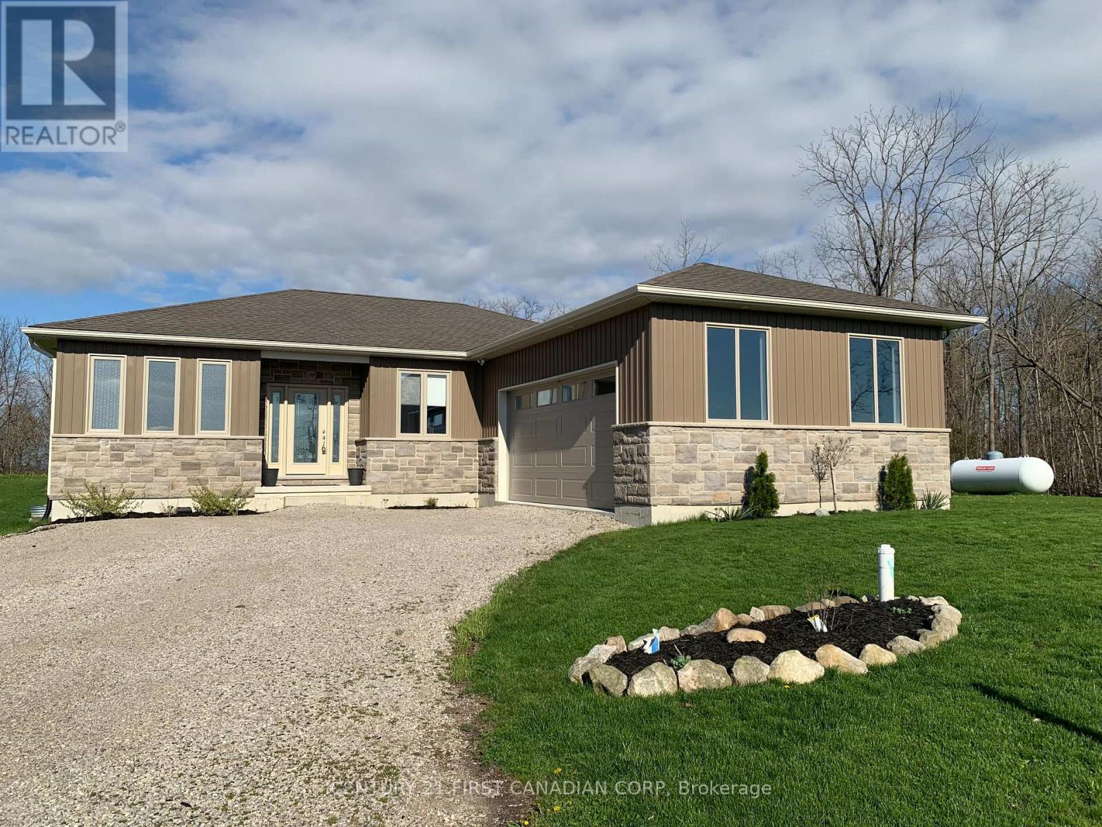9128 INDIAN HILLS TRAIL W, Lambton Shores, Ontario