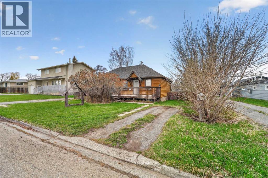 987-989 Elm Street, Pincher Creek, Alberta  T0K 1W0 - Photo 2 - A2305993