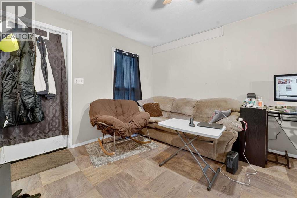 987-989 Elm Street, Pincher Creek, Alberta  T0K 1W0 - Photo 3 - A2305993