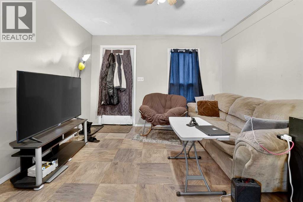 987-989 Elm Street, Pincher Creek, Alberta  T0K 1W0 - Photo 4 - A2305993