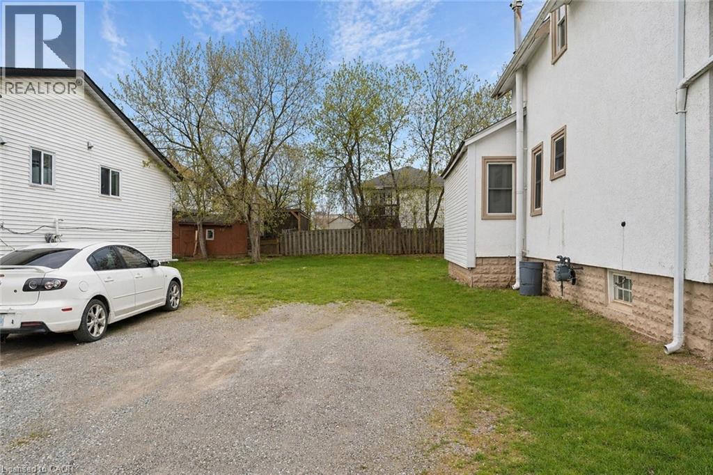 30 Albina Street, Welland, Ontario  L3C 1P3 - Photo 2 - 40824715