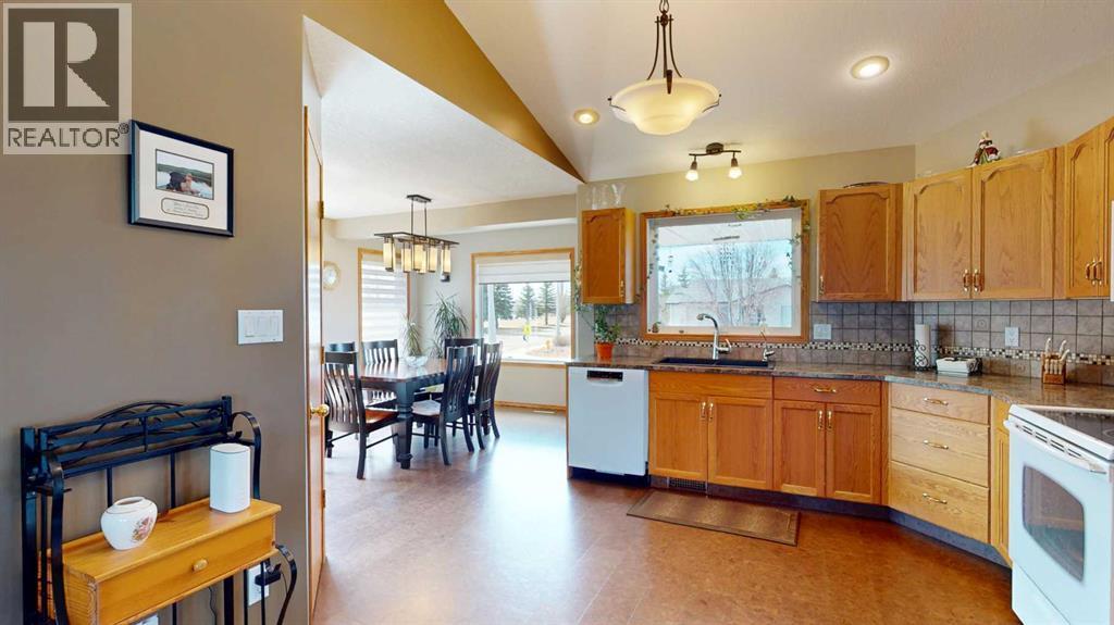 5404 49a Avenue, Alix, Alberta  T0C 0B0 - Photo 9 - A2301574