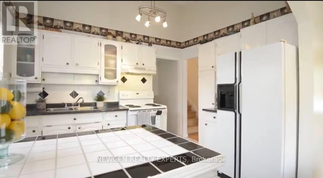 11 Lawrence Crescent, Brampton, Ontario  L6W 2P2 - Photo 11 - W13055118