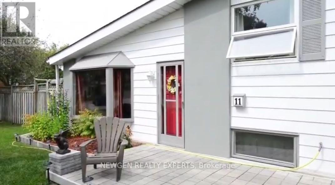 11 Lawrence Crescent, Brampton, Ontario  L6W 2P2 - Photo 3 - W13055118