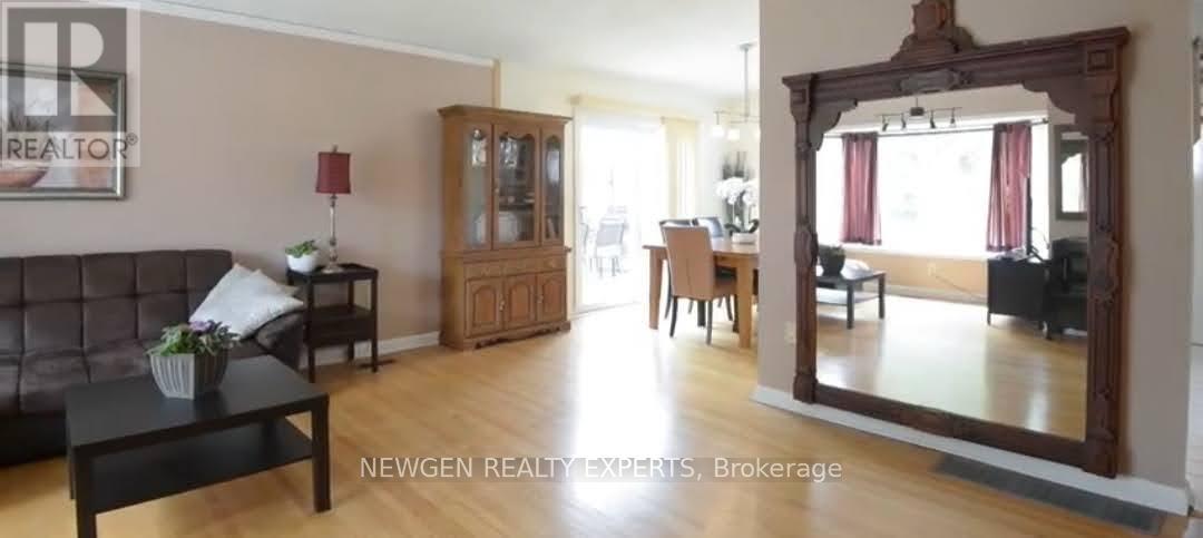 11 Lawrence Crescent, Brampton, Ontario  L6W 2P2 - Photo 4 - W13055118