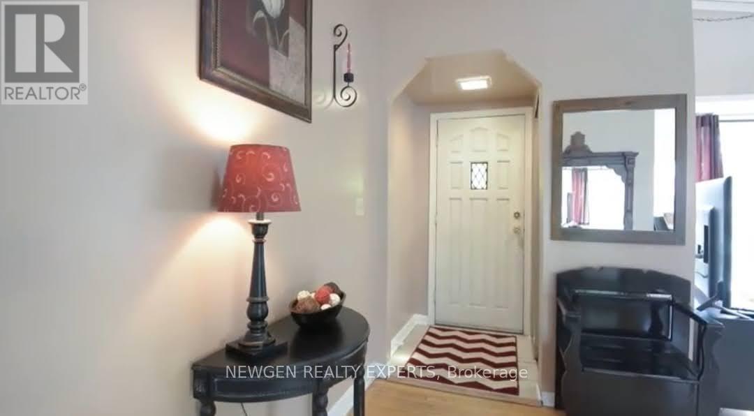 11 Lawrence Crescent, Brampton, Ontario  L6W 2P2 - Photo 8 - W13055118