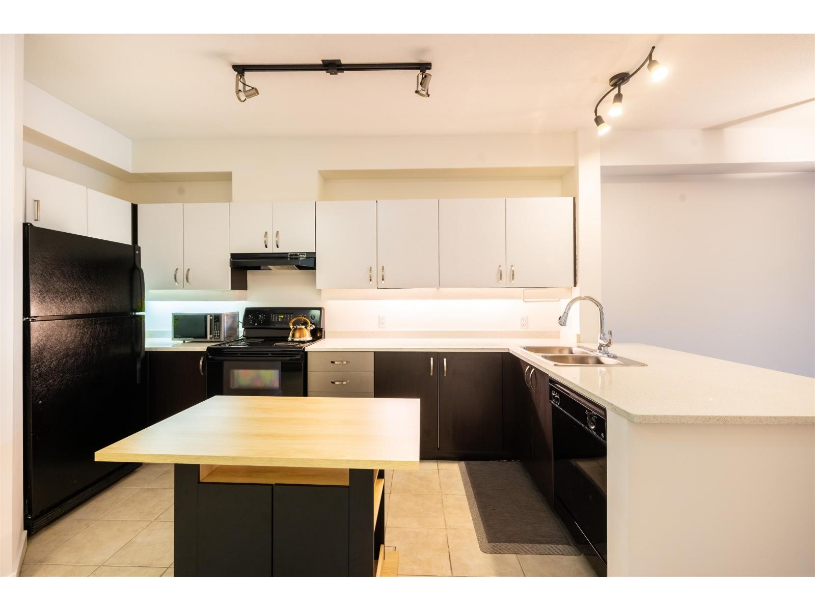 108 10866 City Parkway, Surrey, British Columbia  V3T 5W9 - Photo 10 - R3116984