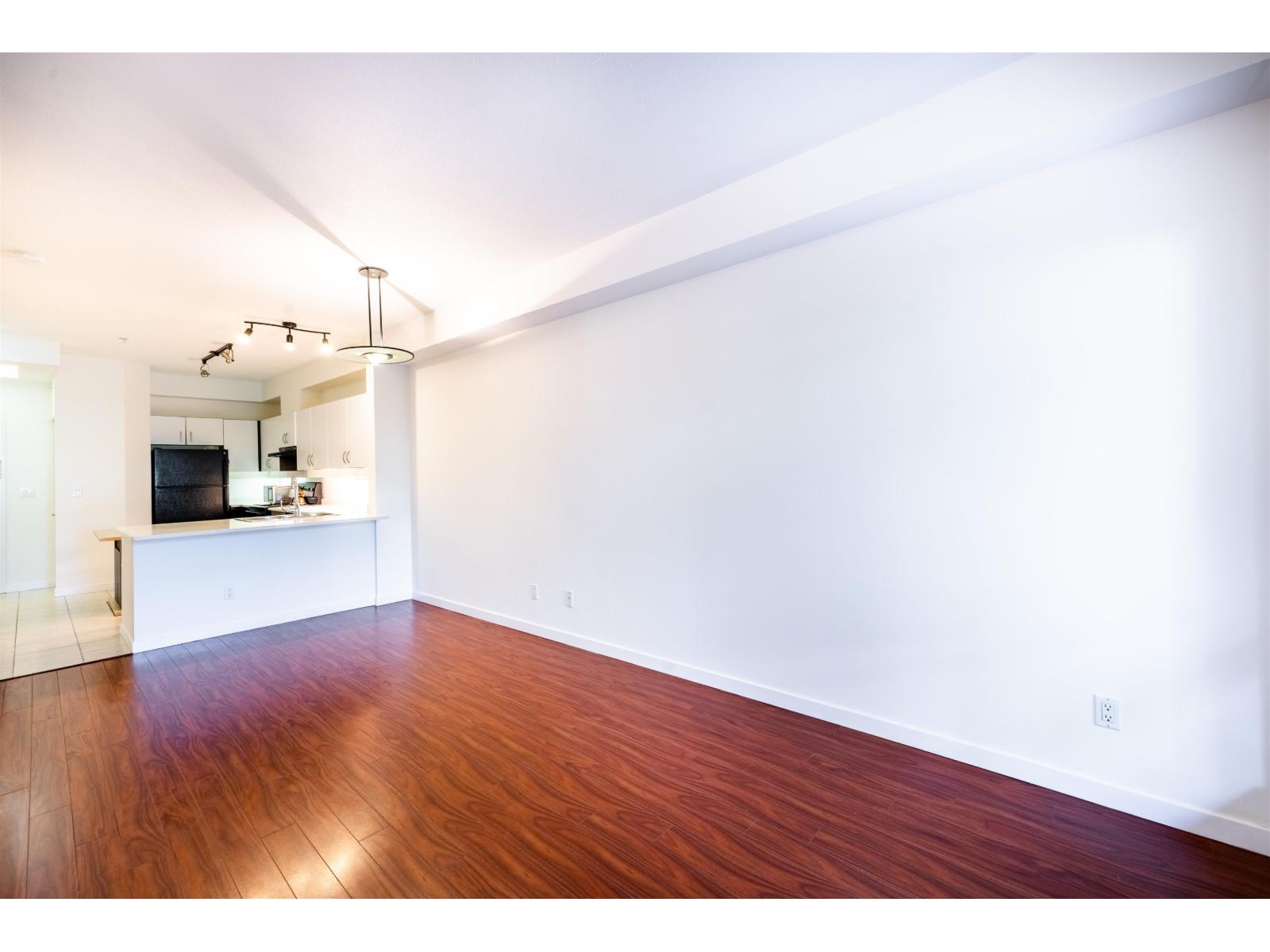 108 10866 City Parkway, Surrey, British Columbia  V3T 5W9 - Photo 5 - R3116984