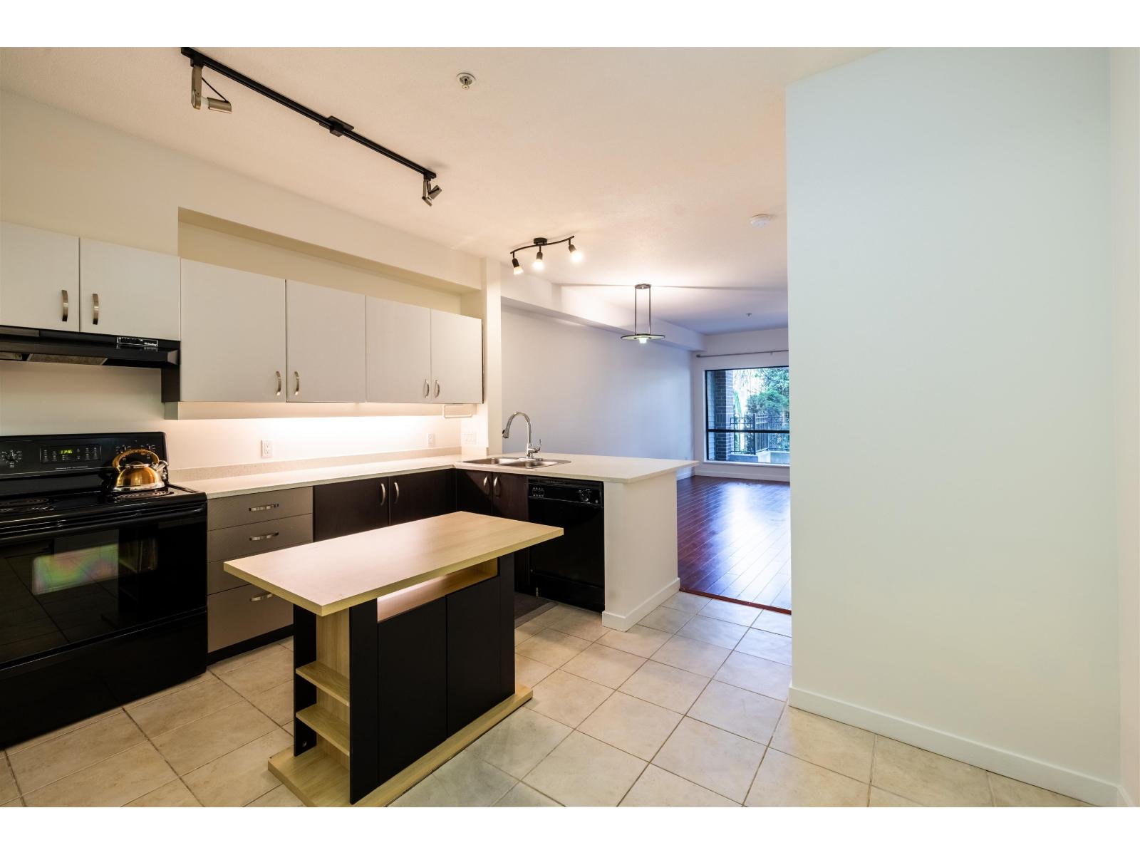 108 10866 City Parkway, Surrey, British Columbia  V3T 5W9 - Photo 8 - R3116984