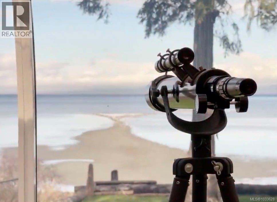 1552 Terrien Rd, Nanoose Bay, British Columbia