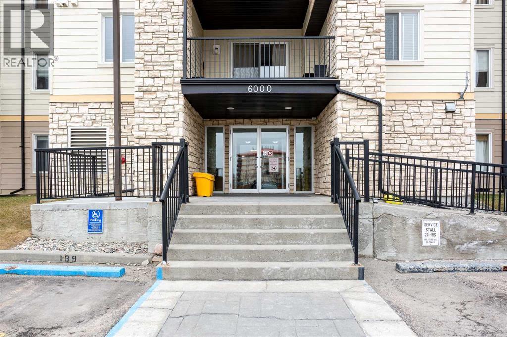 6405, 304 Mackenzie Way Sw, Airdrie, Alberta  T4B 3H6 - Photo 4 - A2303877