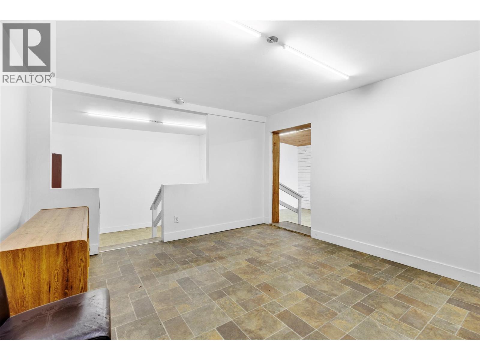 986 Victoria Street Unit# A/b, Kamloops, British Columbia  V2C 2B9 - Photo 10 - 10385239