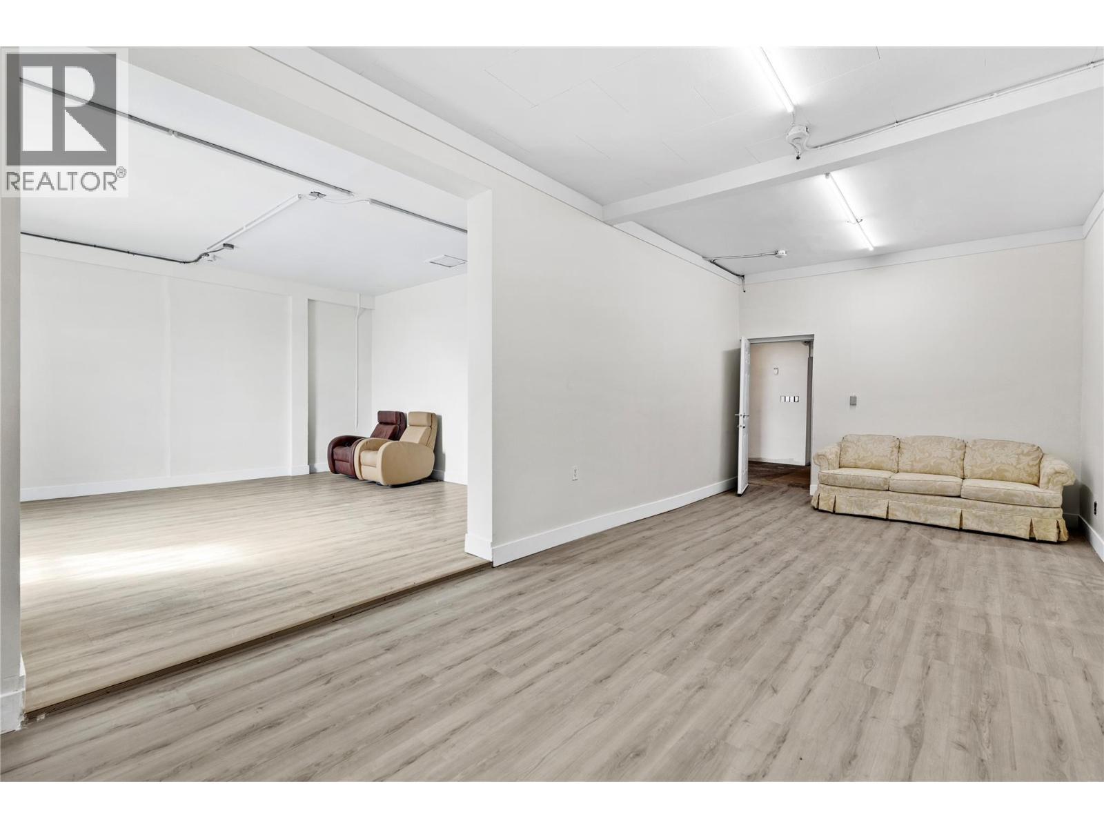 986 Victoria Street Unit# A/b, Kamloops, British Columbia  V2C 2B9 - Photo 5 - 10385239