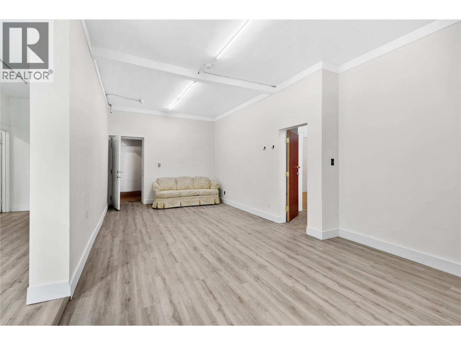 986 Victoria Street Unit# A/b, Kamloops, British Columbia  V2C 2B9 - Photo 6 - 10385239