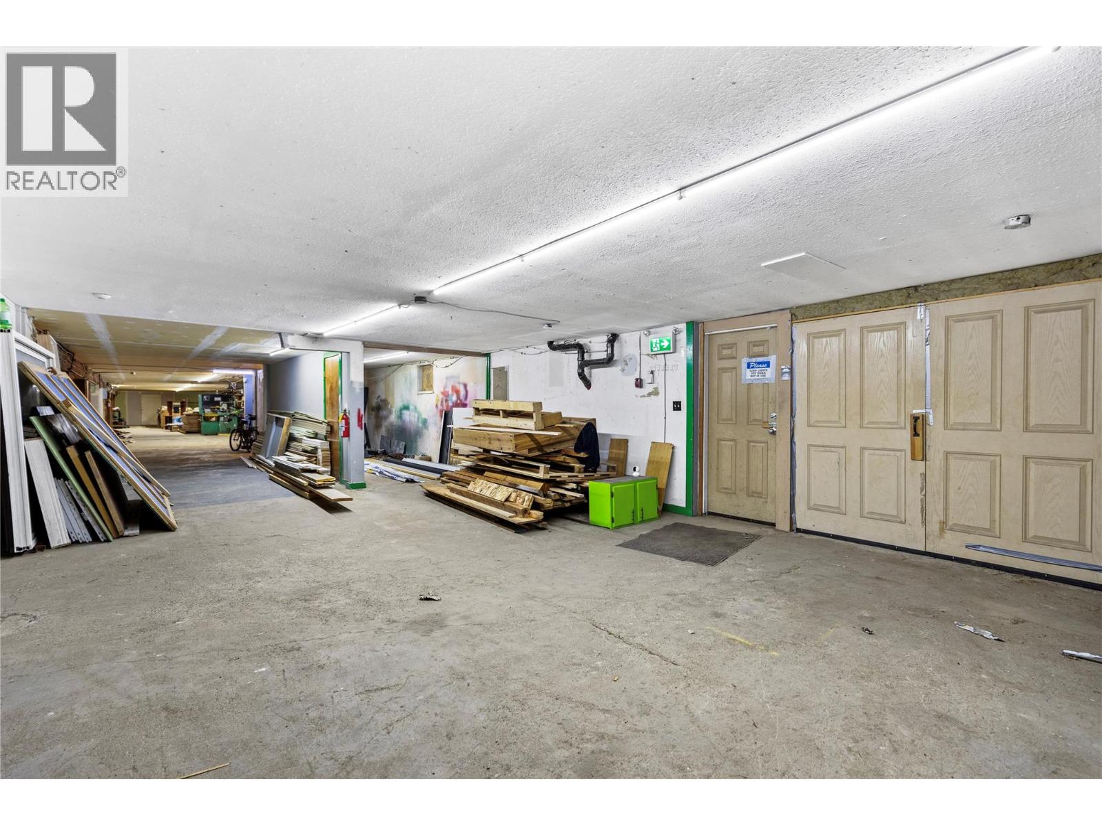 988 Victoria Street, Kamloops, British Columbia  V2C 2B9 - Photo 3 - 10385231