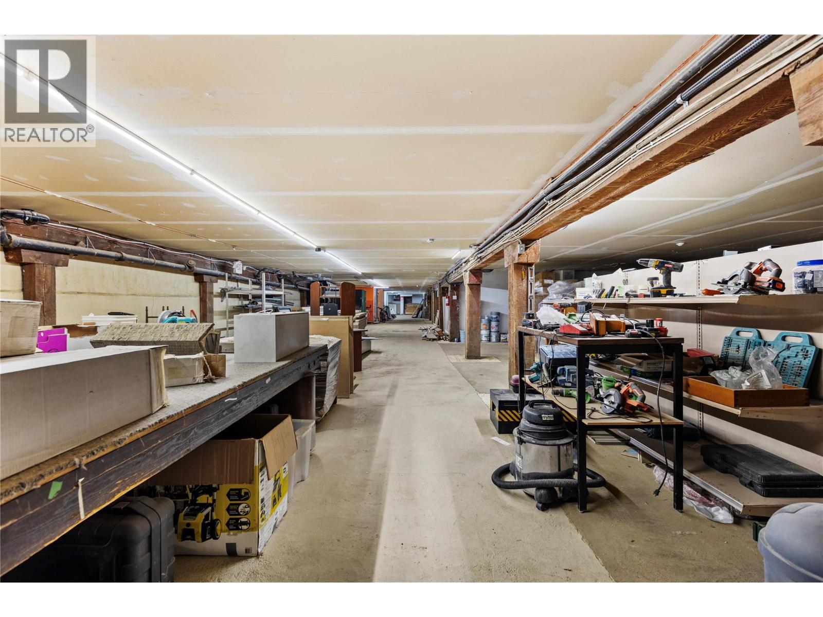 988 Victoria Street, Kamloops, British Columbia  V2C 2B9 - Photo 4 - 10385231