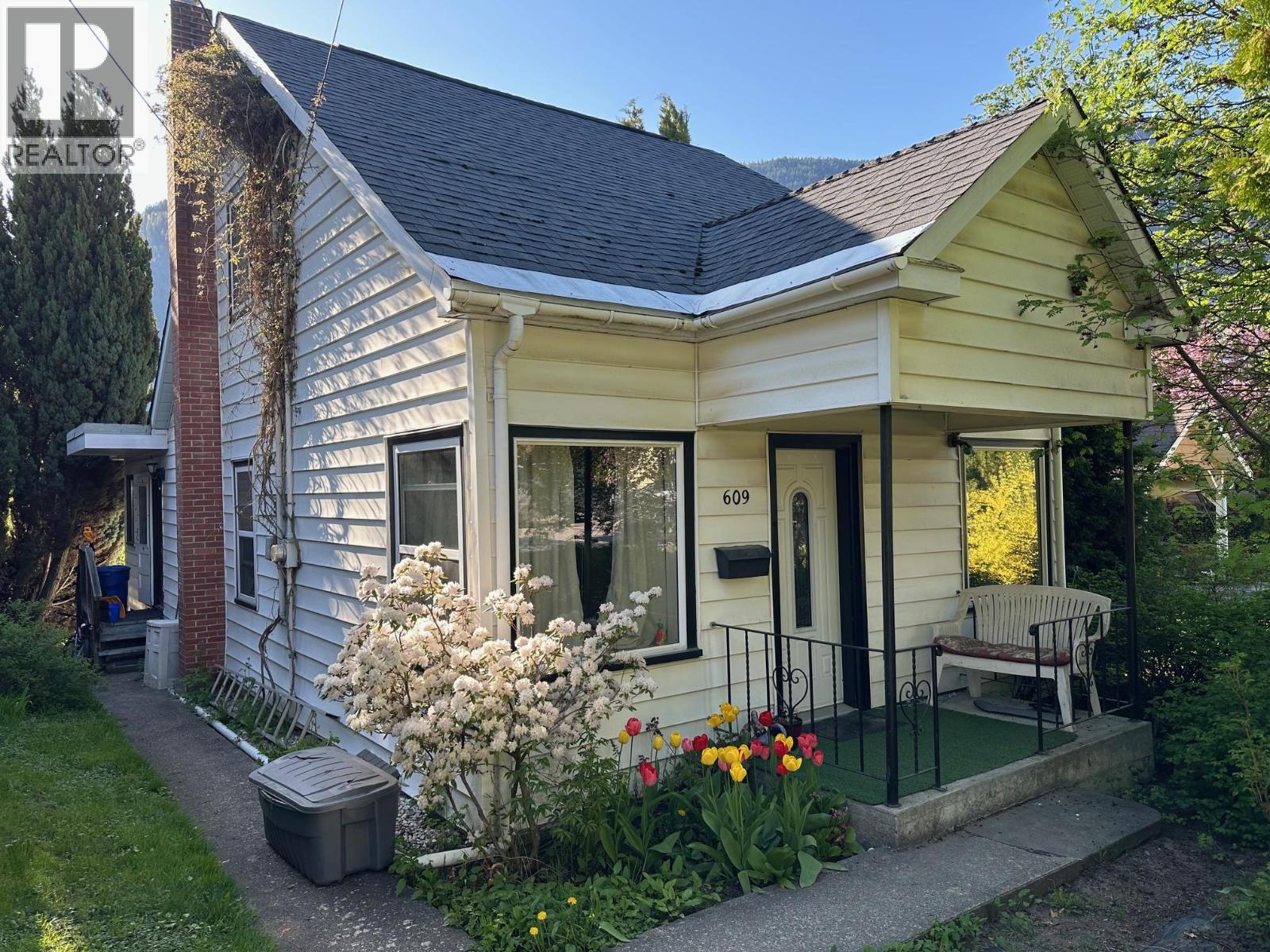 609 Second Street, Nelson, British Columbia