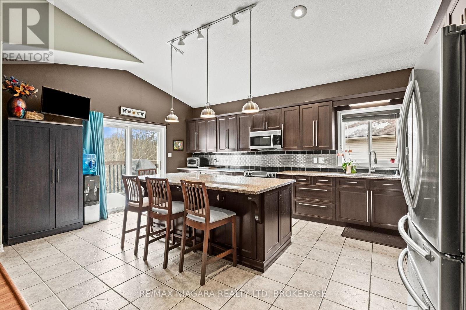 7852 Charnwood Avenue, Niagara Falls, Ontario  L2H 3E2 - Photo 13 - X12983122