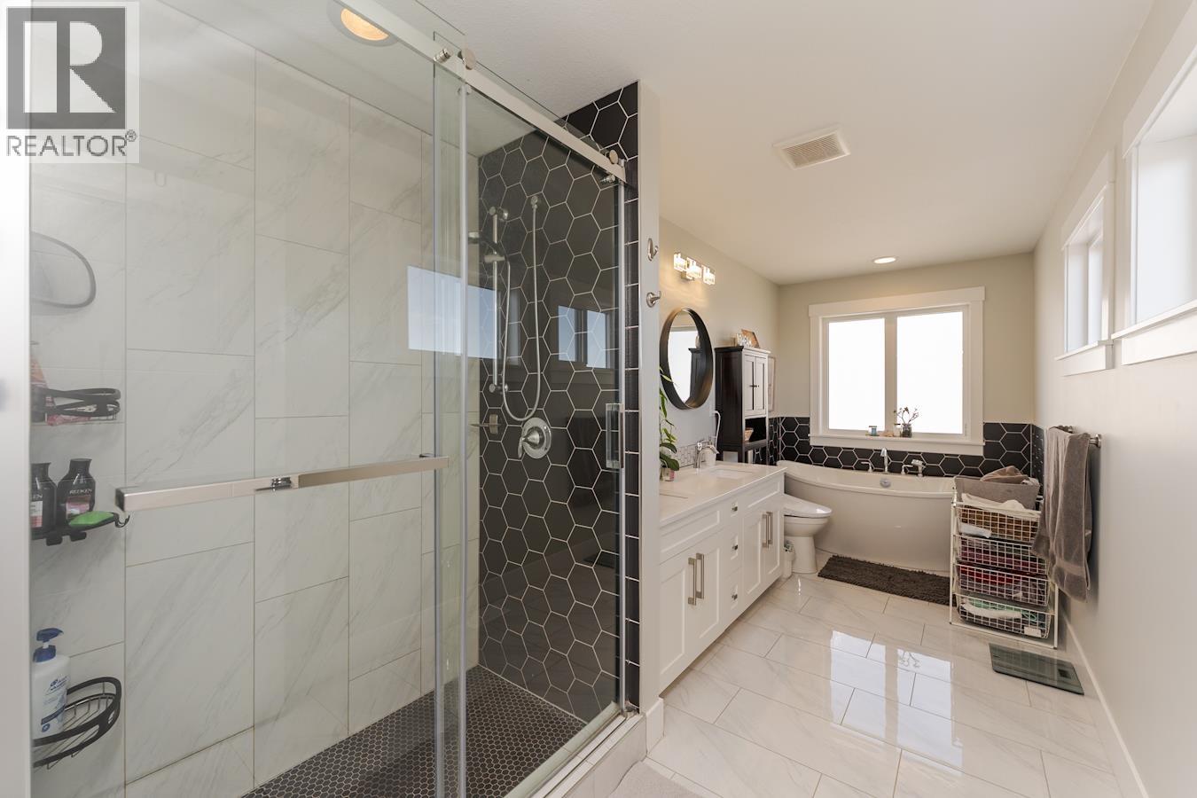 2478-2480 Carmichael Place, Prince George, British Columbia  V2N 0B9 - Photo 24 - R3116848