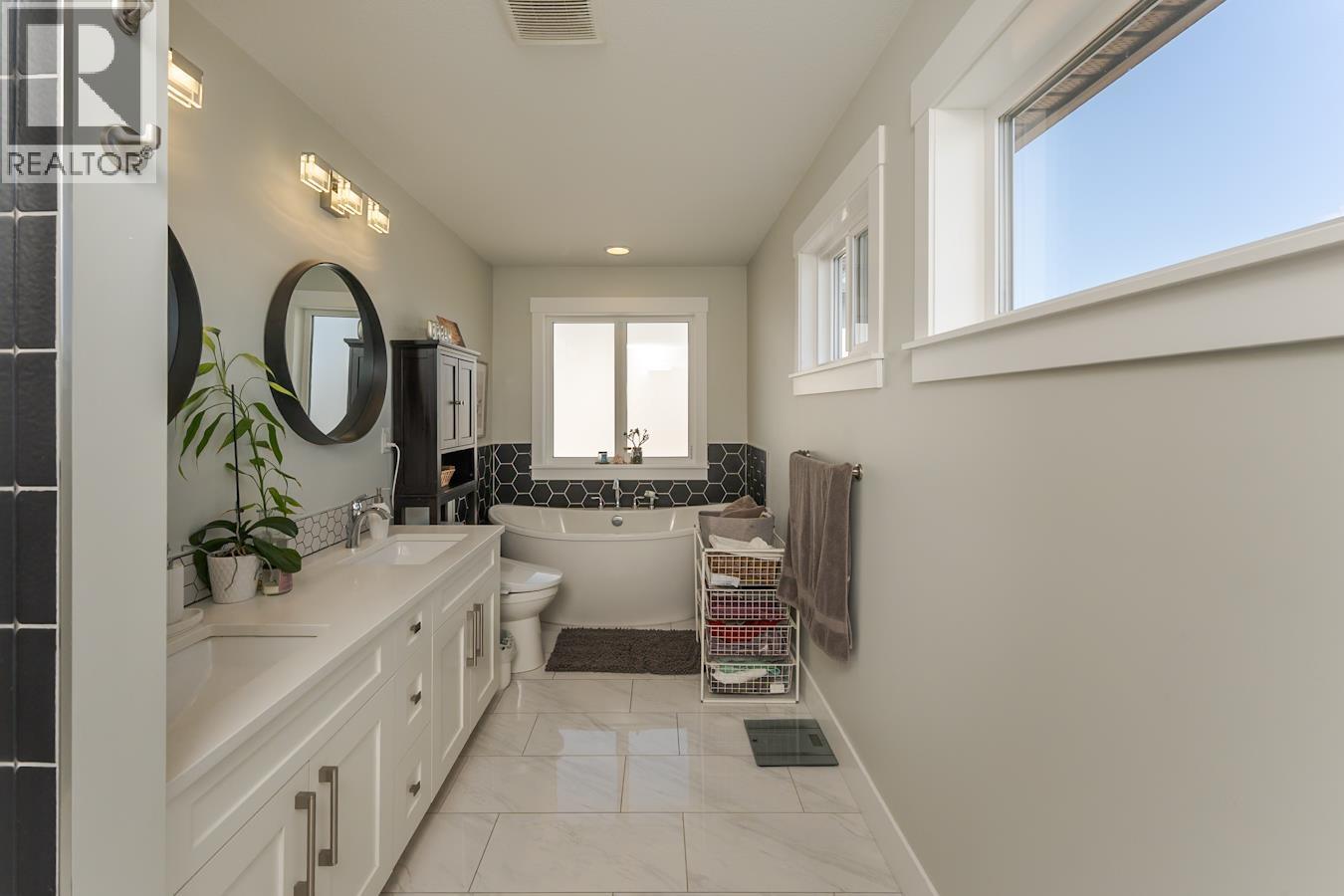 2478-2480 Carmichael Place, Prince George, British Columbia  V2N 0B9 - Photo 28 - R3116848