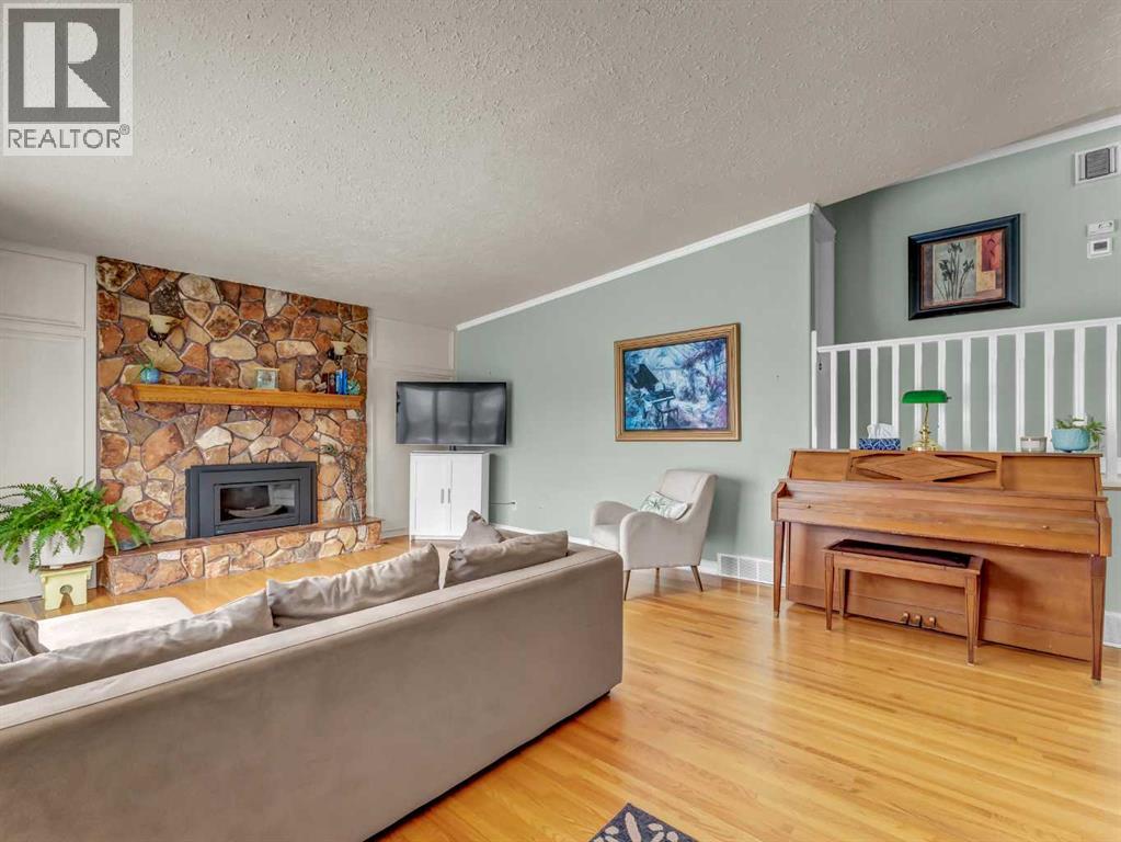 161 Burns Crescent Nw, Medicine Hat, Alberta  T1A 6W2 - Photo 4 - A2305536