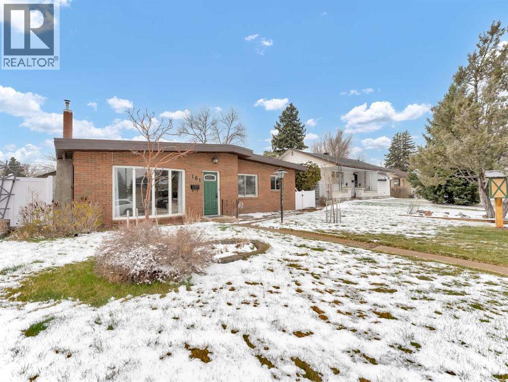 161 Burns Crescent Nw, Medicine Hat, Alberta  T1A 6W2 - Photo 3 - A2305536