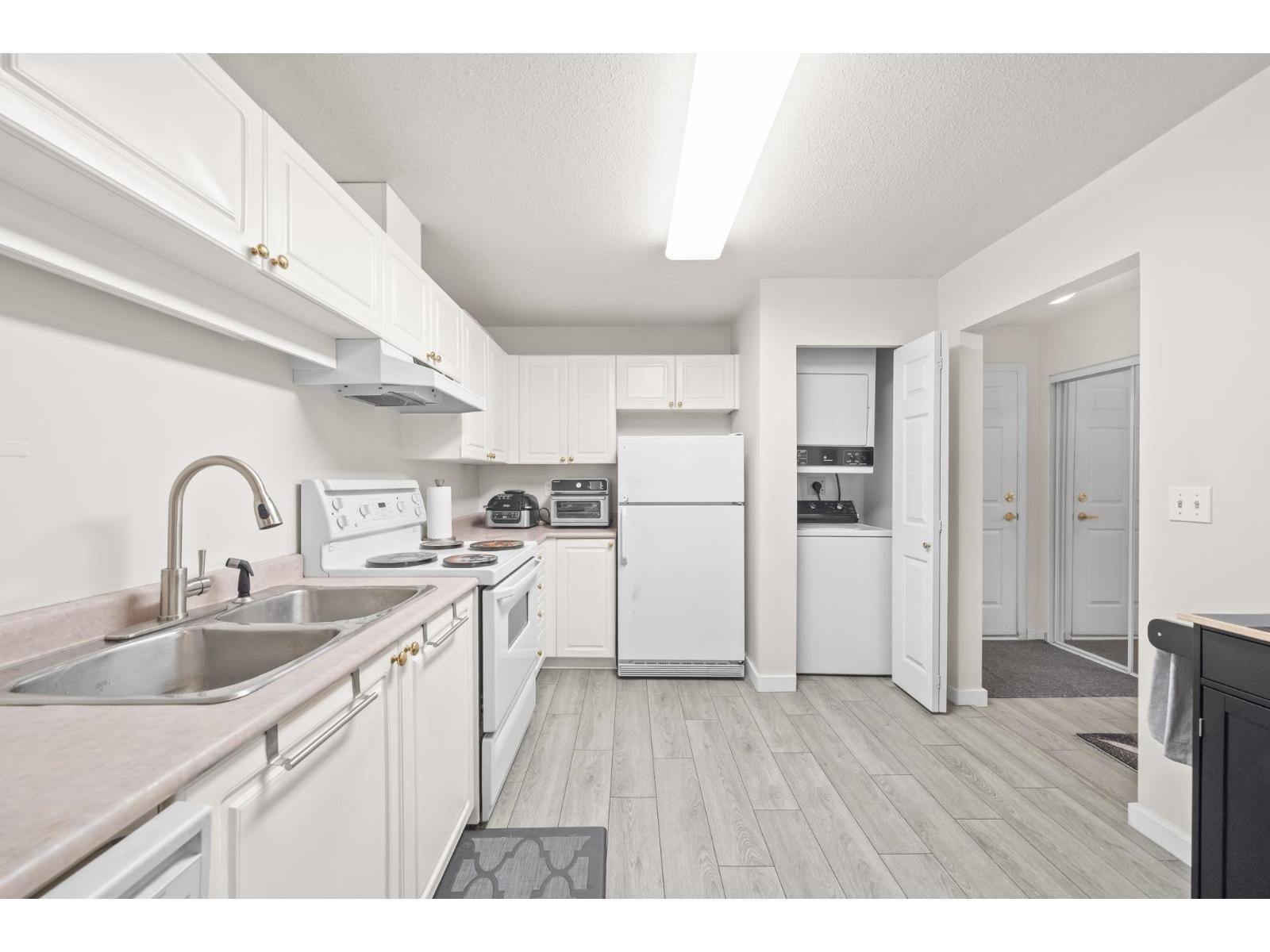 312 8068 120a Street, Surrey, British Columbia  V3W 3P3 - Photo 8 - R3104899