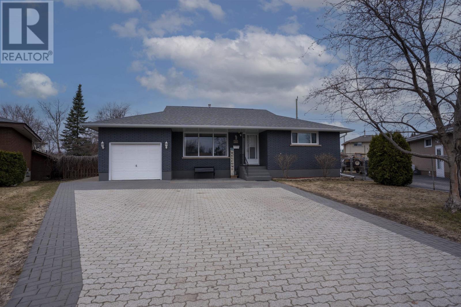 431 Cartier CT, Thunder Bay, Ontario